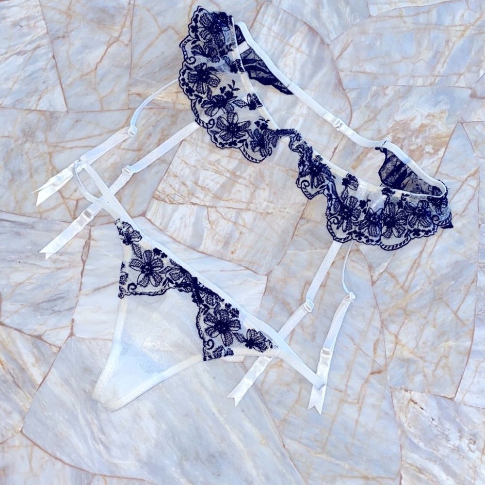 VS Very Sexy Panty Underwear‎  Small Thong & Medium Garder Belt Black/White